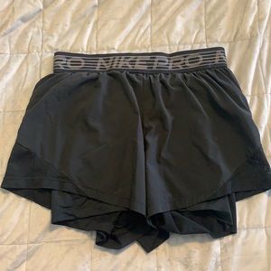 black nike shorts size M